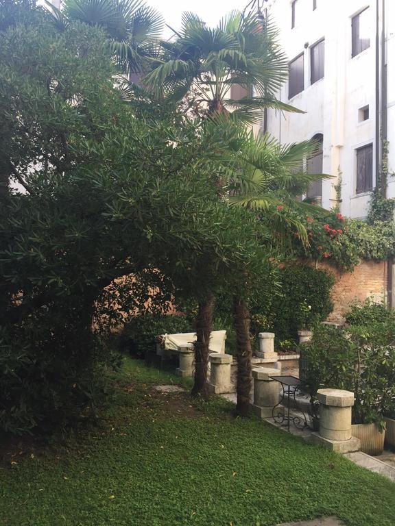 In A Lovely Garden Biennale Flat Veneţia Exterior foto