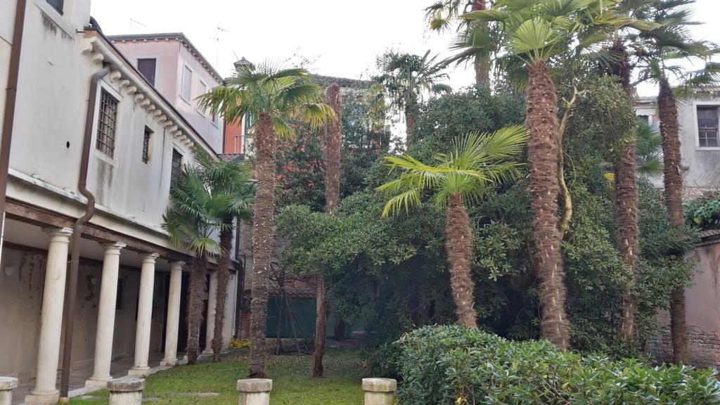 In A Lovely Garden Biennale Flat Veneţia Exterior foto