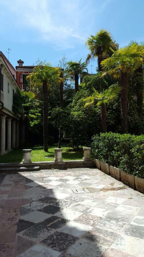 In A Lovely Garden Biennale Flat Veneţia Exterior foto